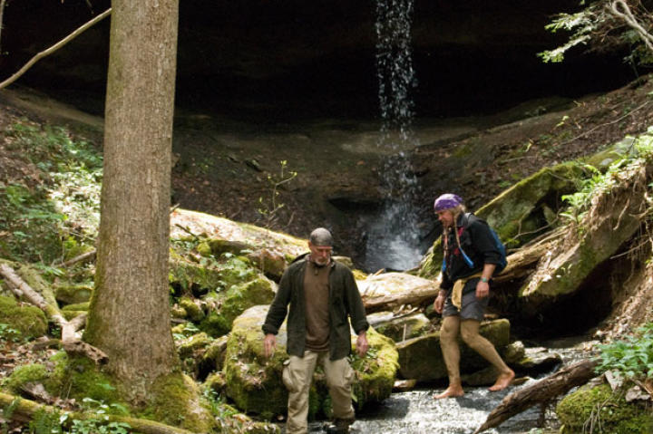 Dave takes the lead as the pair survey their latest survival location since these Kentucky woodlands are much the same as Dave's home turf in the temperate forests of eastern Ohio. Warmth and shelter are always the big firsts but Dave has an edge up with local food options, especially mushrooms, berries and other edible plants.