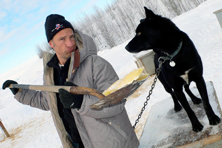In Big Lake, Alaska, Mike Rowe performs Pee-Pee Patrol in subzero temperatures, ostensibly to help prepare three-time Iditarod champion Martin Buser's sled dogs for the big race.