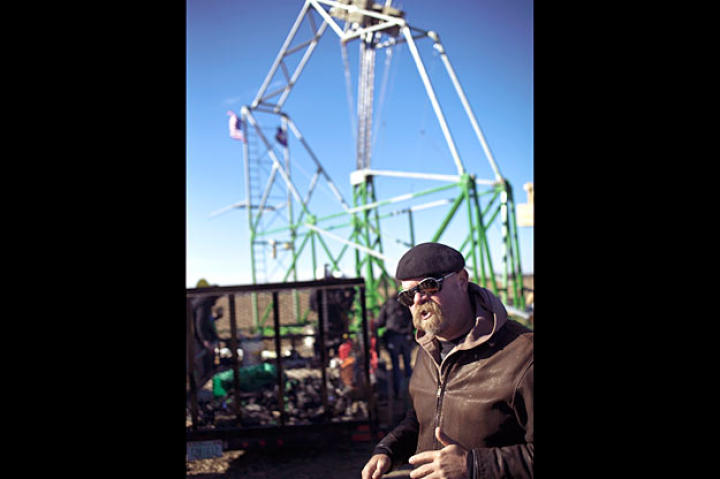 Jamie Hyneman explains the engineering behind the chunkin of punkins. The competition divisions include air cannon, centrifugal, human power, torsion and trebuchet.