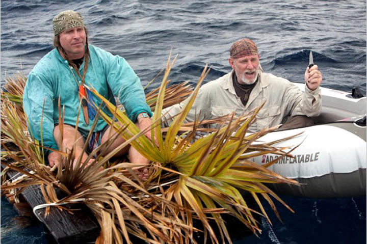 Drawing on the two different cultures that inspire their survival strategies, Cody sets sail in a handmade raft made of driftwood, palm fronds and rope. Dave chooses a more conventional craft although it's hardly much more shark proof.