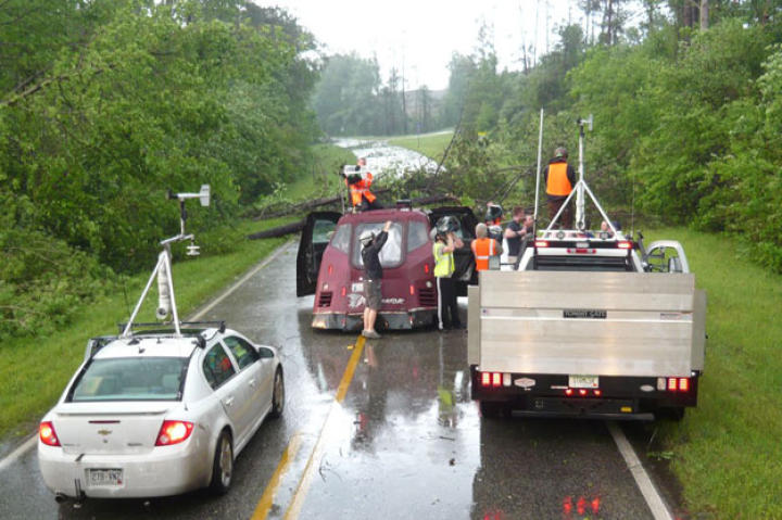 2011 Super Outbreak Pictures Storm Chasers Discovery