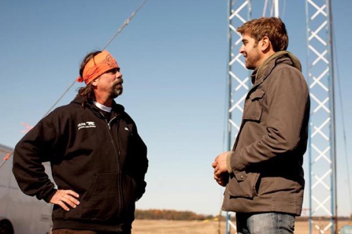 Tory Belleci stops to chat with a Chunk competitor.