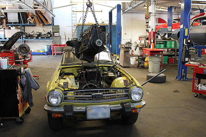 Removing the TR6 engine.