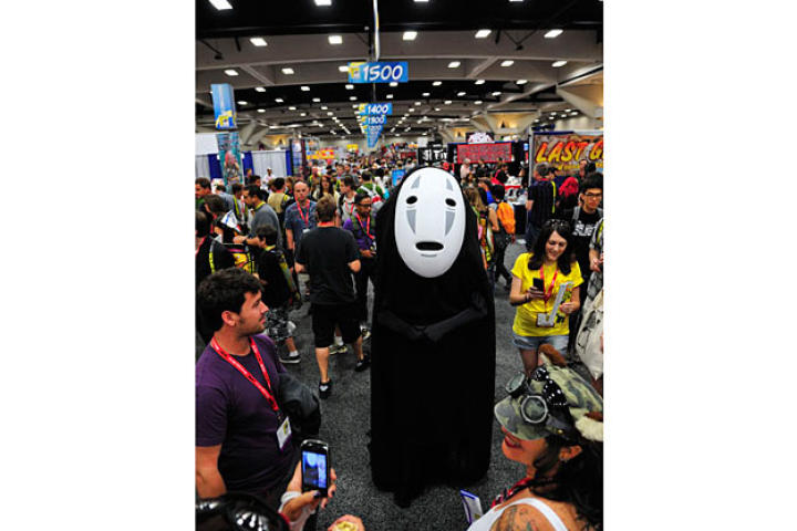 Adam Savage went incognito on the Comic Con floor as the character No-Face from Hayao Miyazaki's animated film,