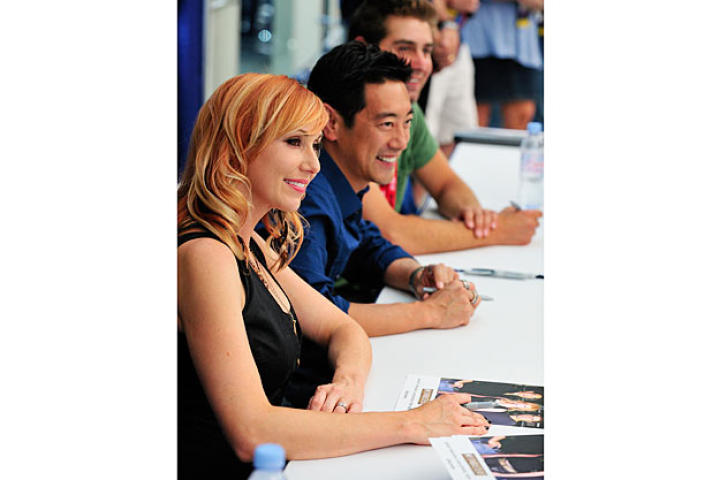 On Saturday, July 23, 2011, Kari Byron, Grant Imahara and Tory Belleci signed autographs and met with fans for an hour and a half at Comic Con.