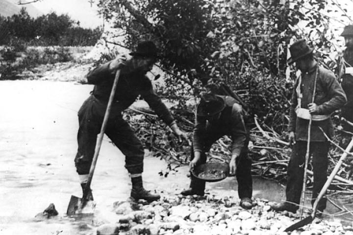 Most of the first prospectors had little to work with other than mining pans and shovels. After the easy finds quickly played out, the more industrious crews set up larger operations that involved the massive processing of river bed material. In the end, as many as half of those who made it to the Klondike gold fields never did any prospecting; these men either found other work or turned around and walked back.