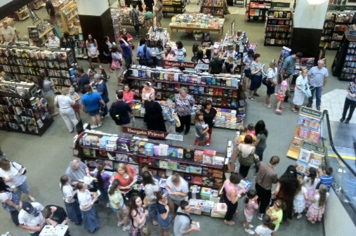 Lines stretch around the store to see the Duggar family on their book tour.