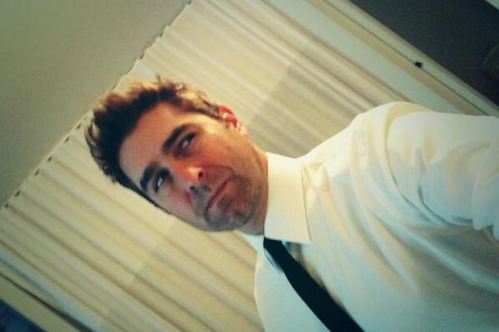 Emmys time, where I dress up and pretend to be an adult. Feels more like I'm getting ready to do a jewelry heist.