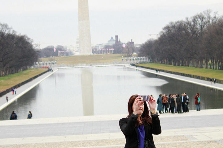 Kate embraces Washington, DC, during one of the group's pit stops, but she realizes just how much she still doesn't know about U.S. history. Later, she's uneasy when the other girls want to visit a psychic, explaining that to the Amish, it's a "dark art."