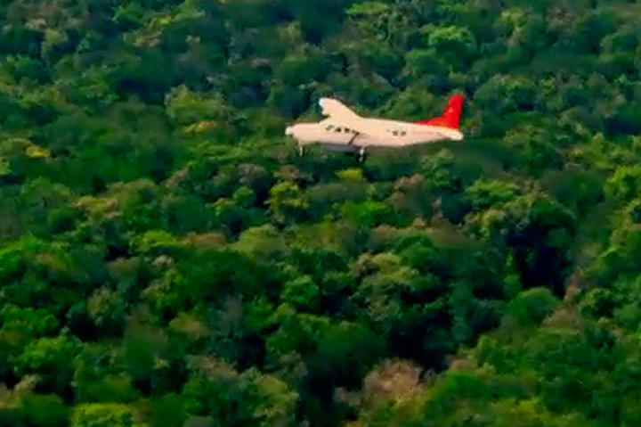 The Hoffman Crew flies over the dense forests to get to Guyana, what could be their last hope for gold in South America.