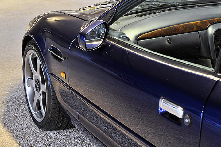 Aston Martin DB7.