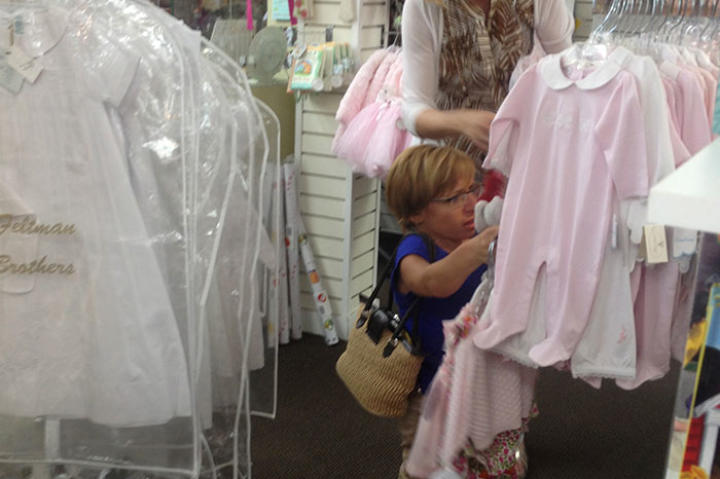 Jen and her mother go shopping for clothes for Zoey.