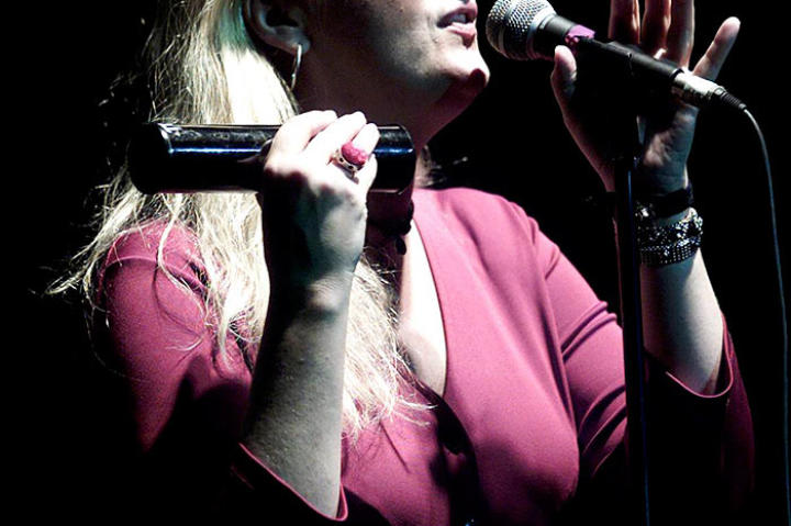 In 2000 Trisha Yearwood performed in the United Kingdom.