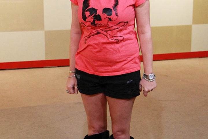 When Lizz isn't dressing overtly sexy, she tends to dress overly shlumpy. Can Stacy and Clinton help her find an appropriate style of her own?