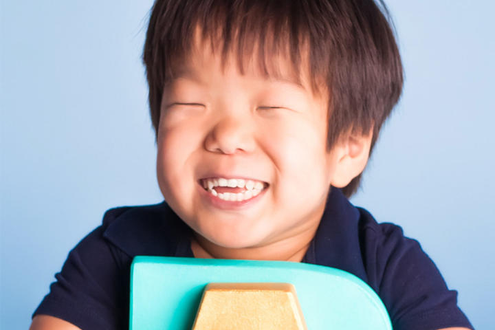 For Bill's 40th birthday, Jen arranged a surprise photo shoot with the kids. She wanted