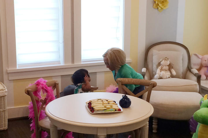 Jen and Zoey have a girls day at the house!