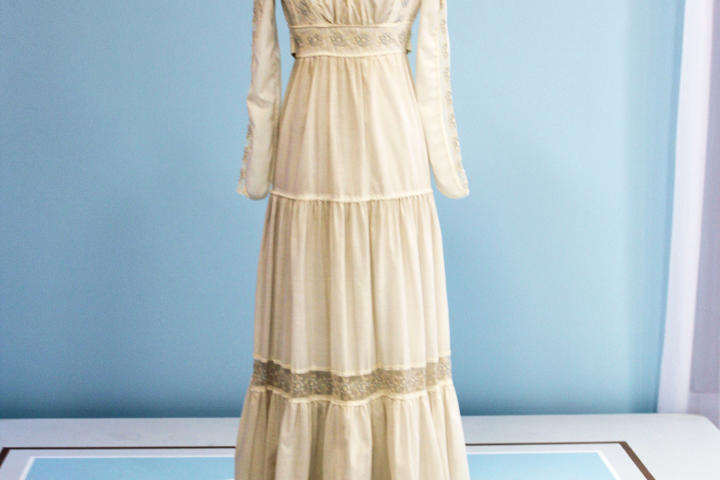For the first time in show history, the bride didn't slip into her borrowed gown. In fact, Jennipher's borrowed gown was so tiny, it barely fit on the mannequin! Jennipher's mom wore this cotton, hippie-inspired dress in the 1970s. It's covered in blue embroidered lace.