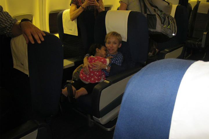 Jen comforts an upset Zoey on their flight to New Delhi.