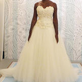 What could be more romantic for a spring or summer bride than this rosette-embellished bodice with sweetheart neckline? A dreamy tulle skirt completes the look.