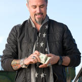 This season goes into overdrive when Richard sees an opportunity to expand Gas Monkey Garage. Will the gamble payoff?