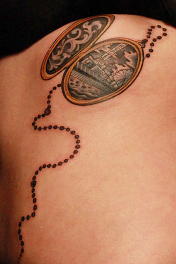 Angelina from the Jersey Shore gets her locket.