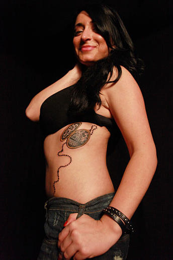 Angelina from the Jersey Shore wants a locket and has very specific requirements.