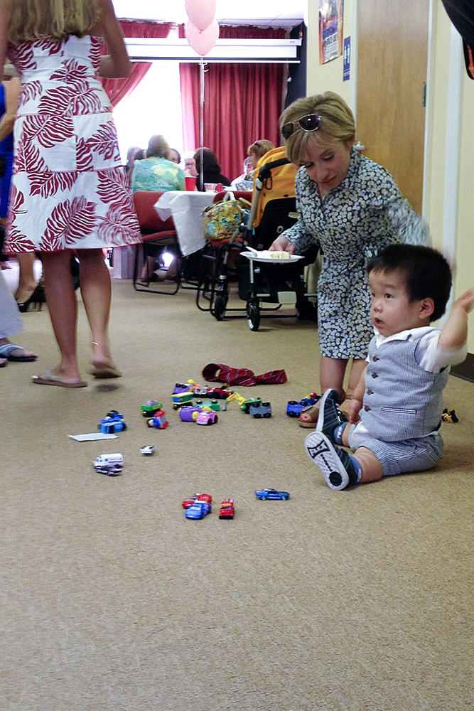 William meets Bill's family in Florida.