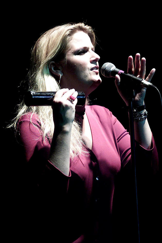 In 2000 Trisha Yearwood performed in the United Kingdom.