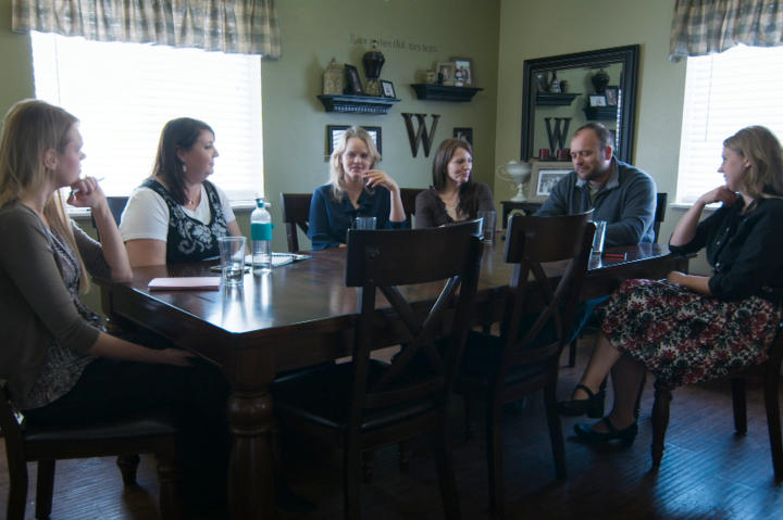 At their regular meeting, Brady and his wives discuss their teenagers and the family's dating policy.