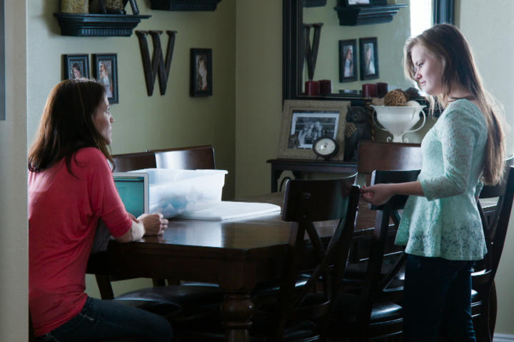 September tells her mother Paulie that she's been invited to join a boy and his family for dinner.