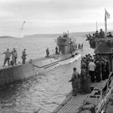 German u boat U-236 coming alongside U-826 while flying the white ensign, for inspection by British naval officers at Loch Eriboll, Scotland. Before surrendering U-826 had been on operational duties for more than five weeks.