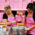 Meet cupcake mavens and sisters, Sophie and Katherine.