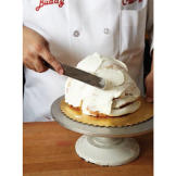 Now, smooth all the white buttercream.
