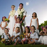 Jon and Kate renew their vows in Hawaii bringing the kids along for the trip.