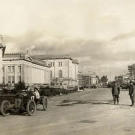 Rickenbacker wasn't just the US's top ace in World War I, he was also an entrepreneur, accomplished racecar driver, and cartoon writer among other things. Here he is racing his Maxwell in San Francisco in 1915.