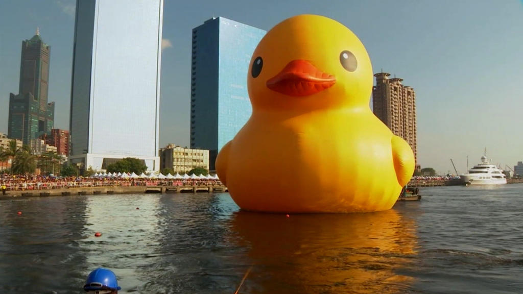giant duck animal