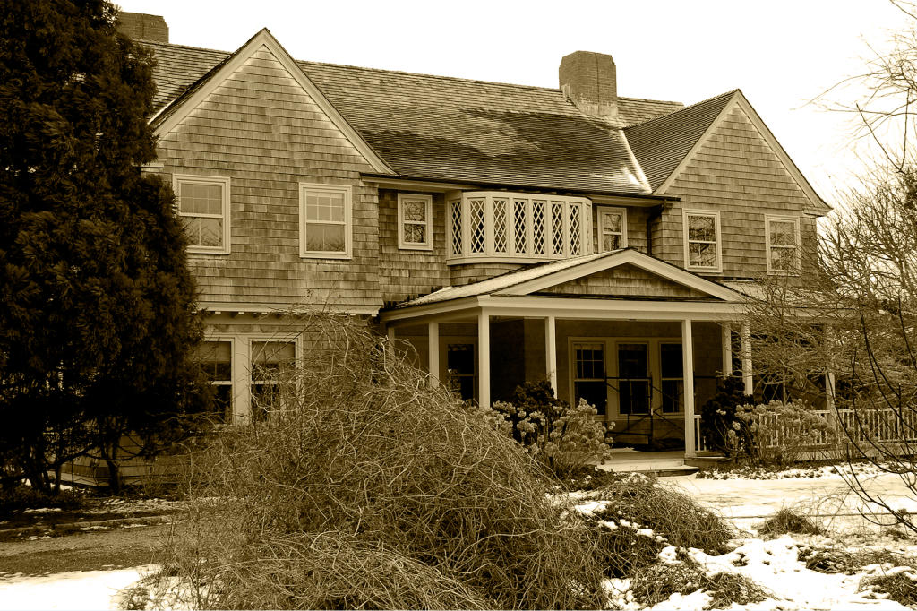 The Ghosts of Grey Gardens The Hauntist Destination America