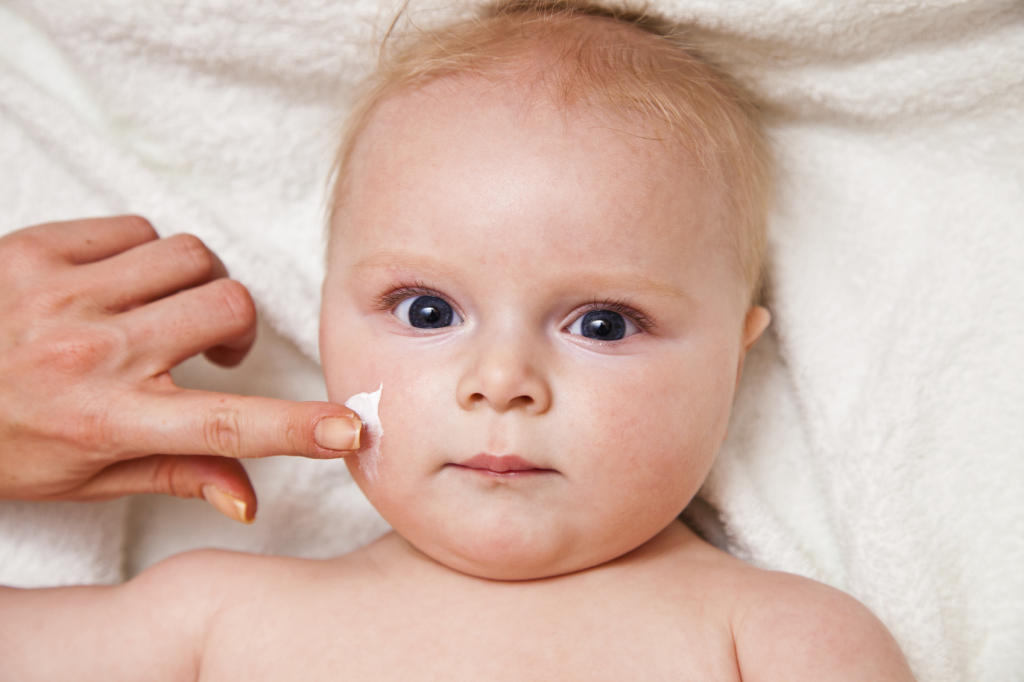 5 Moisturizing Lotions to Heal and Protect Baby's Skin in the Winter