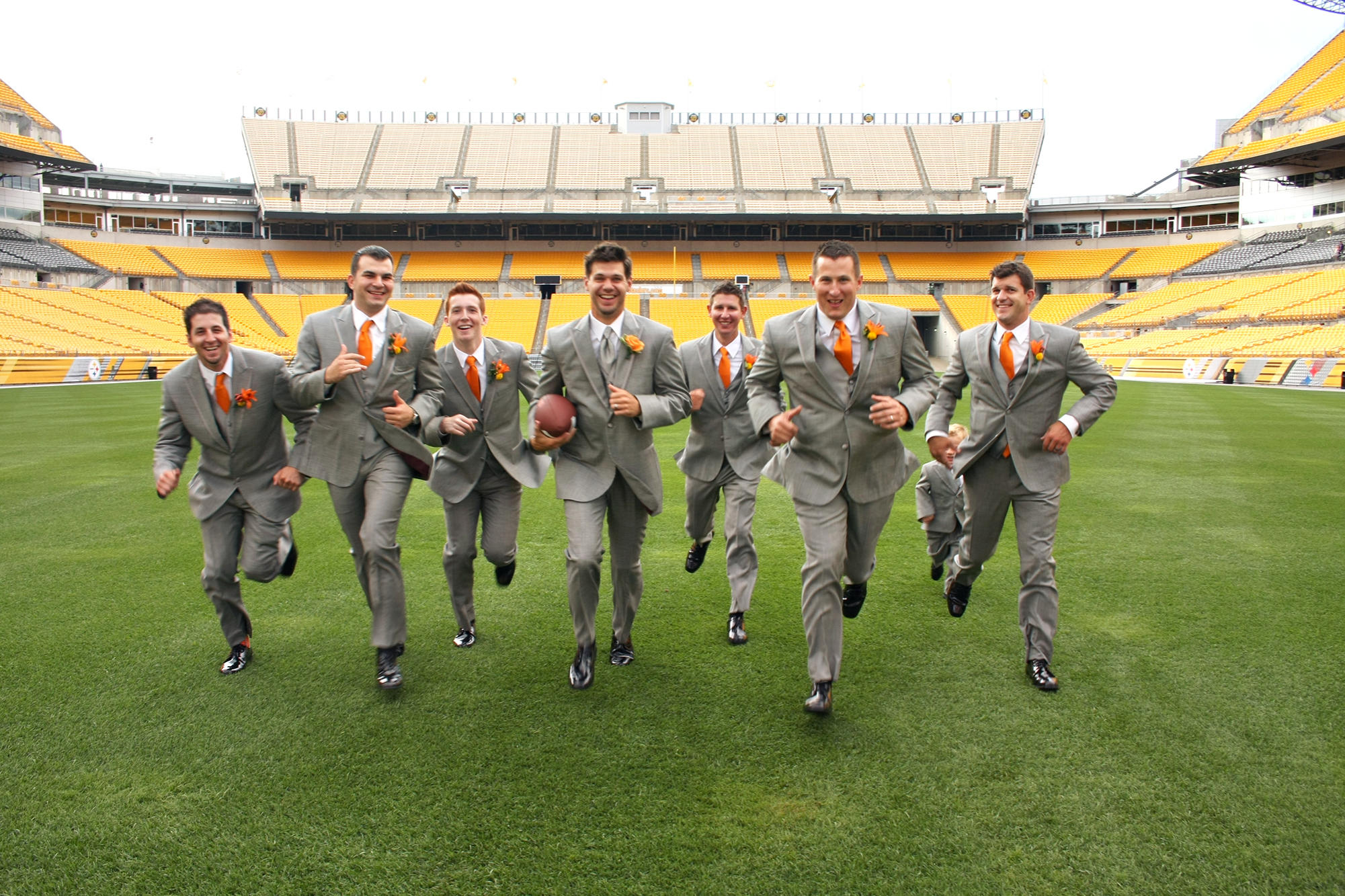 Wedding Photos Fantasy Football Four Weddings Tlc The Groomsmen Ran Down Heinz Field In Pittsburgh Pa